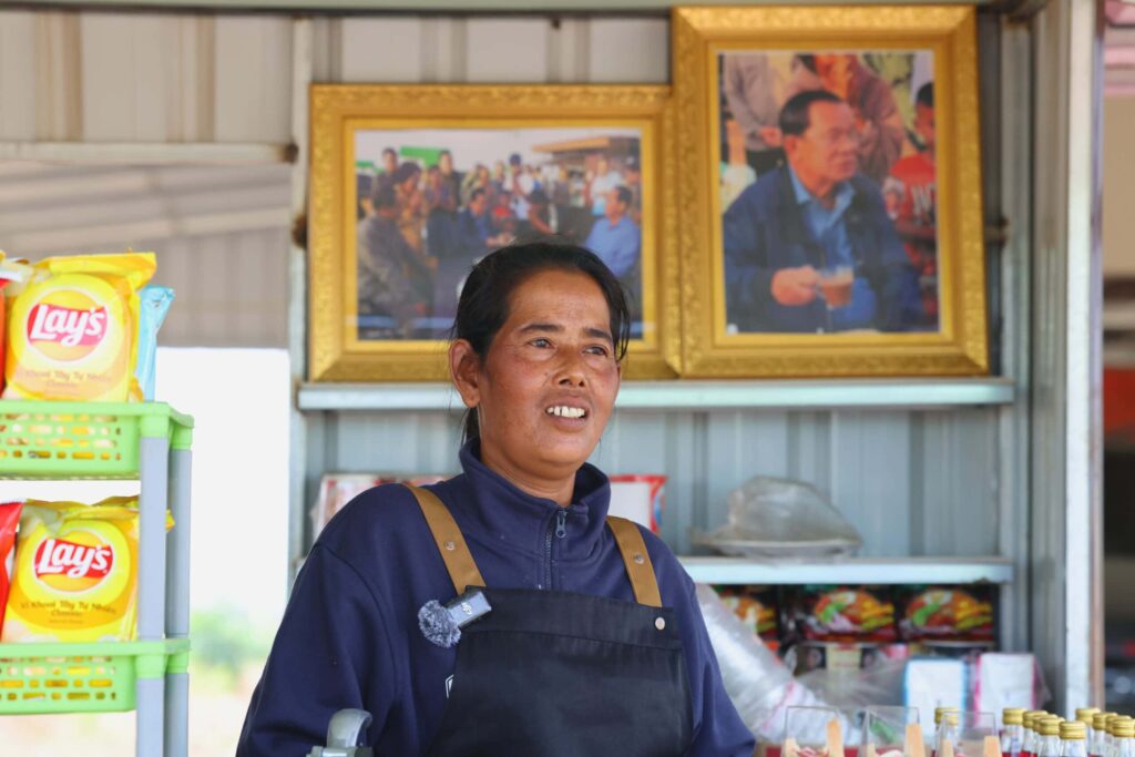ពីអ្នកភៀសសឹកទៅជាម្ចាស់ហាងកាហ្វេ៖ កែវកាហ្វេមួយជួយអ្នកស្រី ច្រឹប ចាប់ផ្តើមជីវិតឡើងវិញនៅ «ភូមិរង់ចាំ»